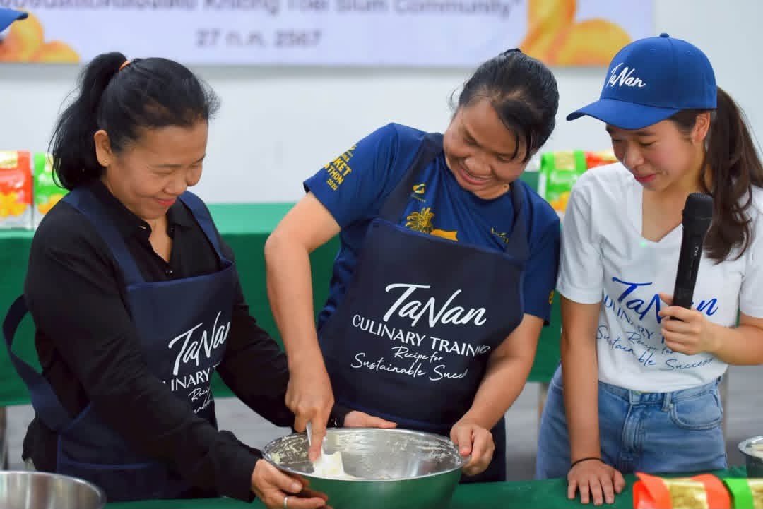 Annie and community members mixing dough at the Khlong Toei Community workshop